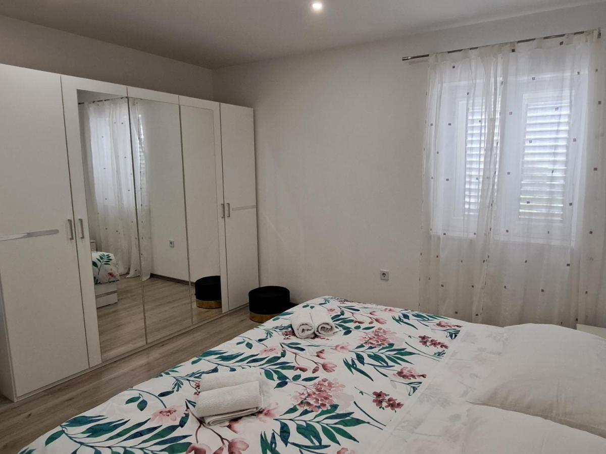 Apartmani Pina 2 Kaštela Eksteriør billede