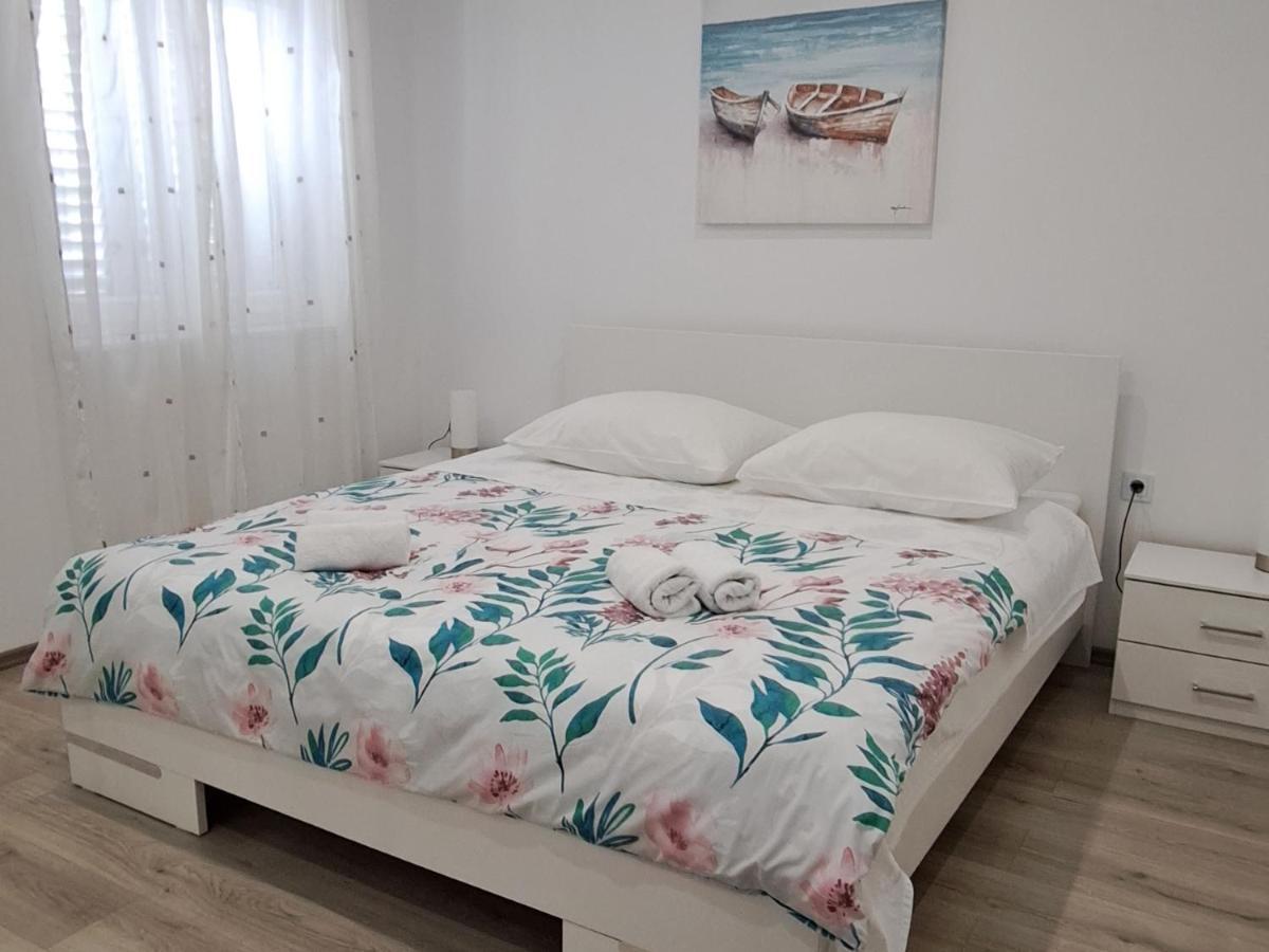Apartmani Pina 2 Kaštela Eksteriør billede