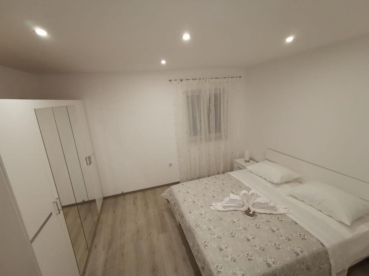 Apartmani Pina 2 Kaštela Eksteriør billede